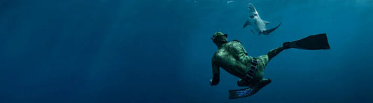 Underwater invisibility cloak