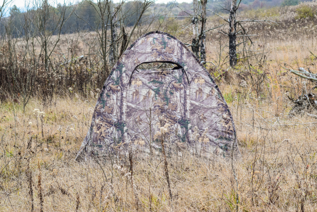 Portable or “pop-up” ground blinds were once considered almost necessary for successful turkey bowhunting. However, with The advent of the new EM bocking hunting clothing, it is no longer seen as an essential tool for bowhunting; however, they still have their place.